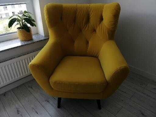 Elegancki żółty fotel