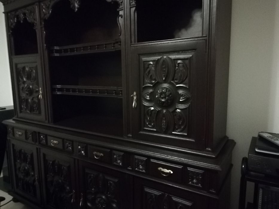 Móvel aparador, louceiro ou de escritório em excelente estado