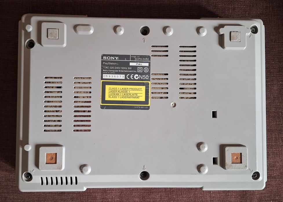 Consola PS1 (SCPH-5552) a funcionar