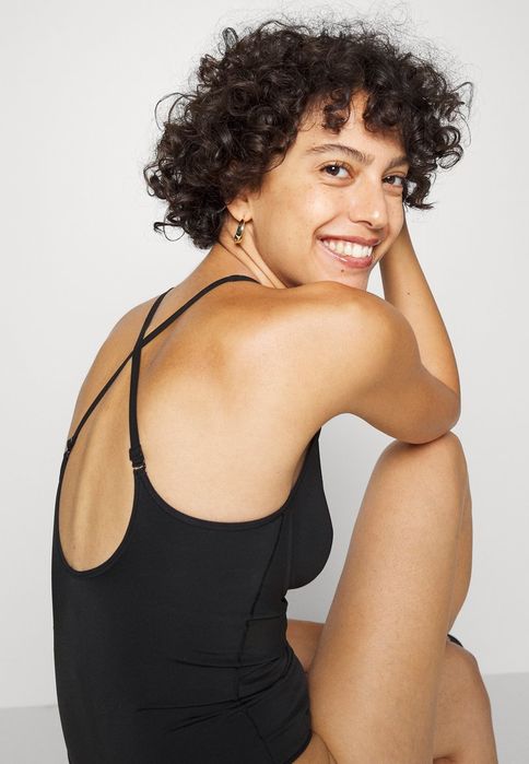 Body Calvin Klein Underwear L