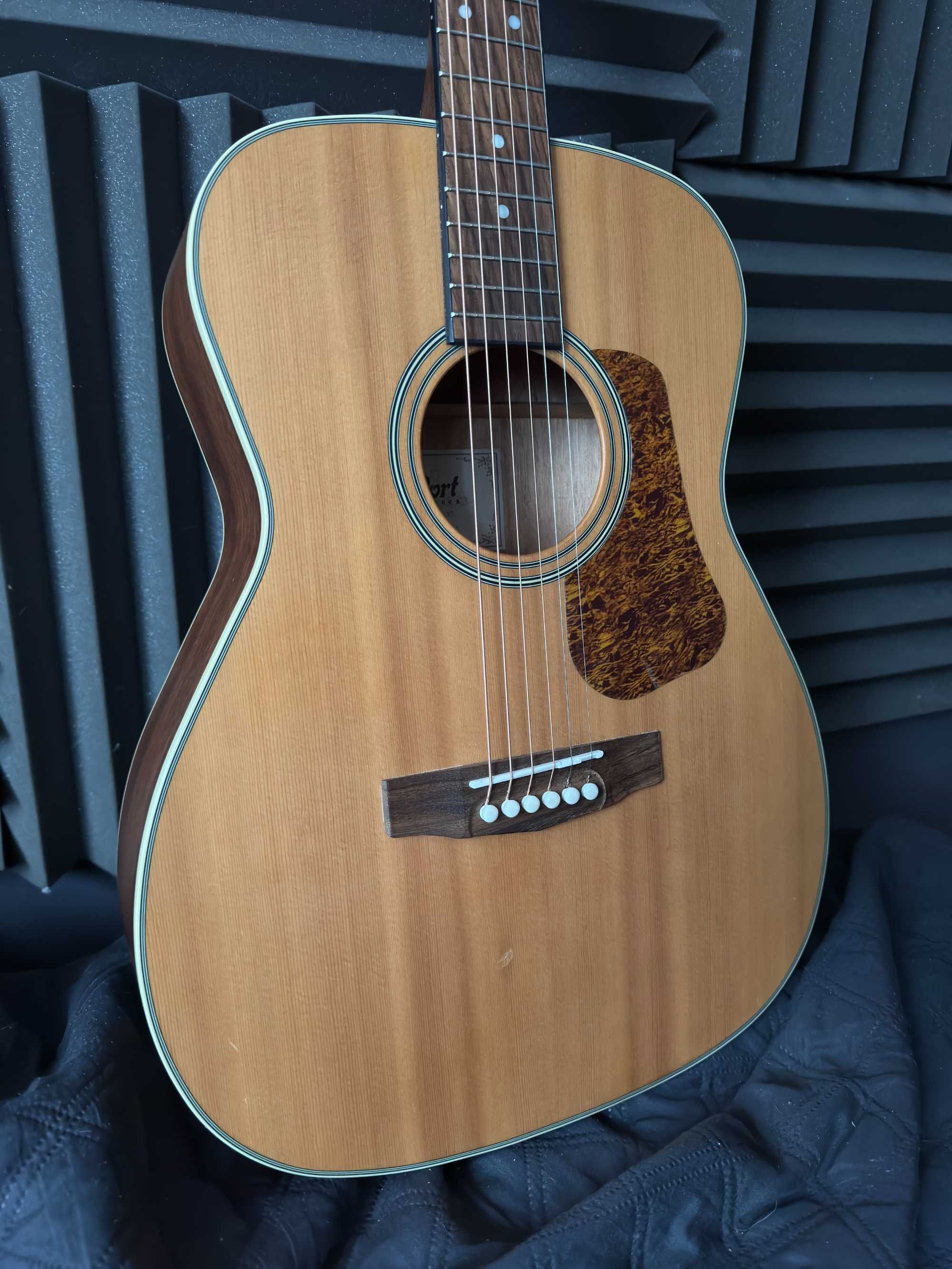 Gitara akustyczna Cort L100C lity top świerk siodełka kość