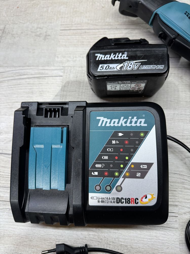 Makita DGR 183  22й рік акумуляторна шабельна пилка, Сабля макіта