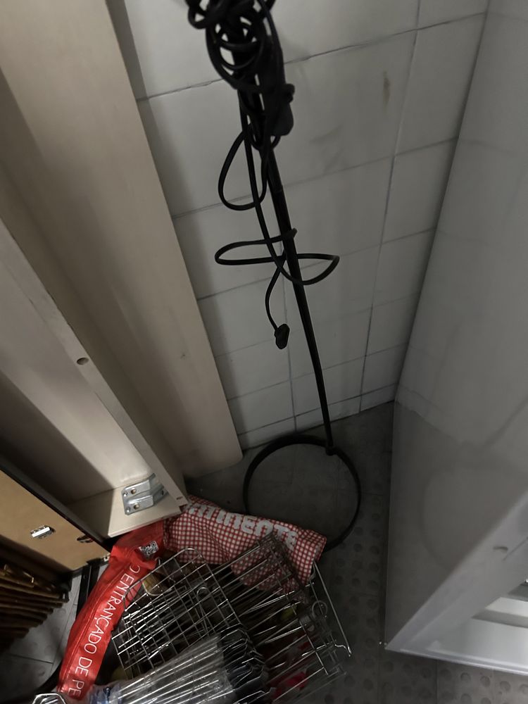 Candeeiro de pè preto c/ lampada (IKEA)