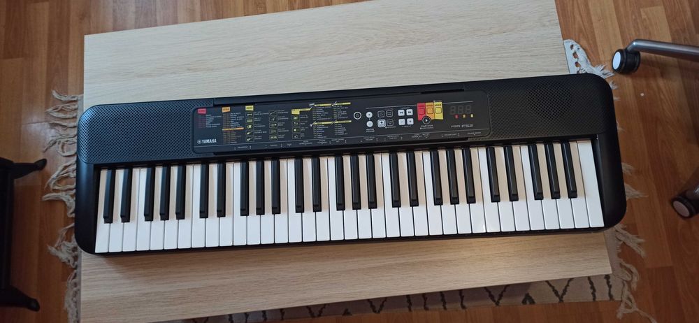 Teclado Yamaha PSR F52