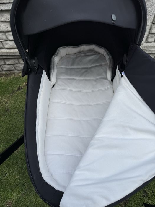 Cybex Priam 4.0 Black / Black Matt ( Gondola + Stelaż )