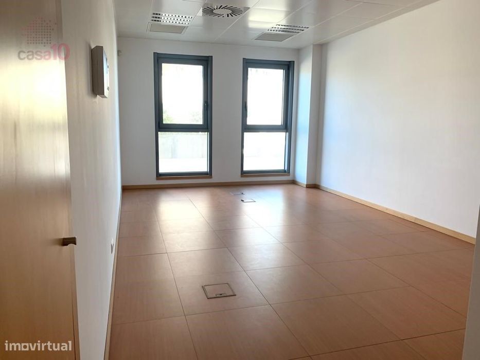 Arrenda-se excelente escritório no Parque das Nações