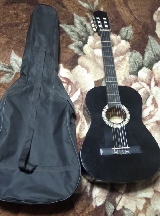 Продам акустичну гітару