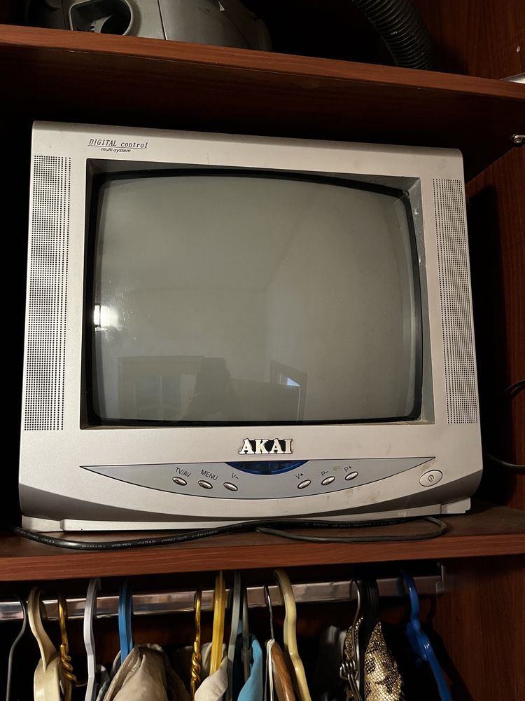 Кольоровий телевізор старого зразка
