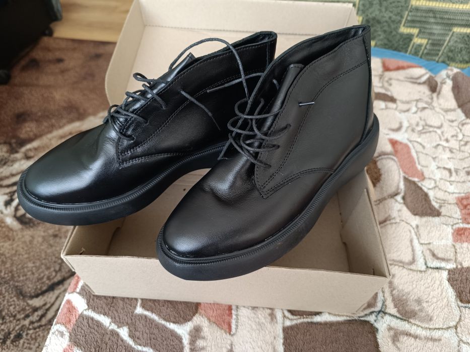 Шкіряні нові весняні ботінки