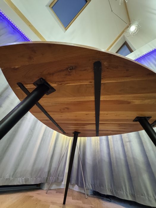 Stół z litego drewna o unikalnym kształcie do 6 osób | Stół drewniany