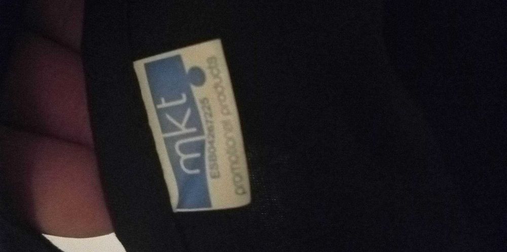 fartuch z kieszenią czarny rozmiar uniwersalny dostępne 8 sztuk