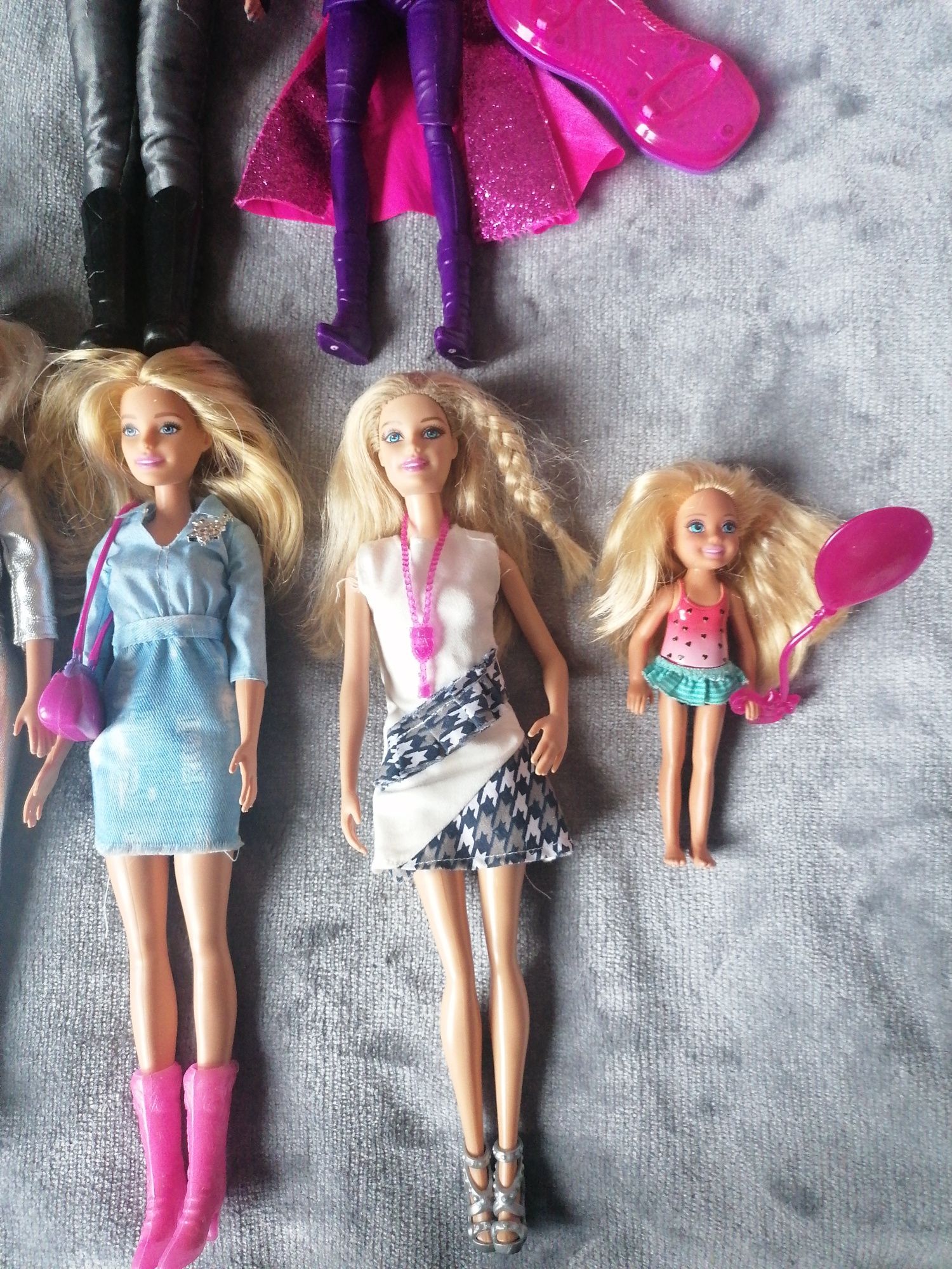 Dziesięć lalek barbie+dodatki