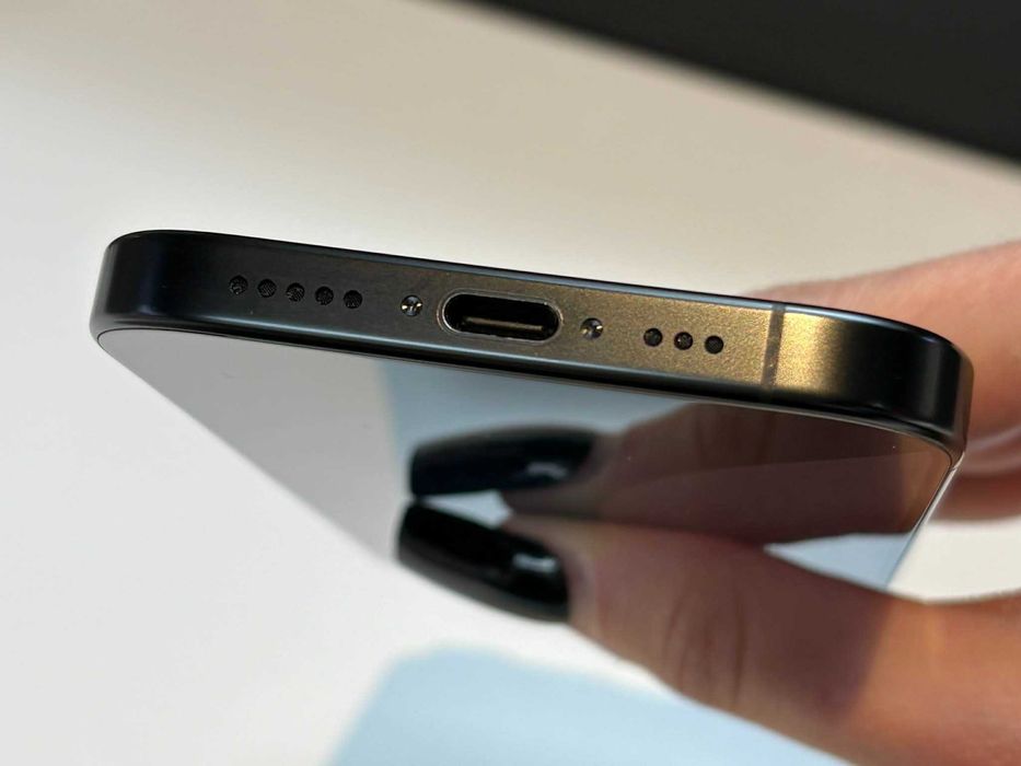 iPhone 16 pro 128 GB Black Titanium  | 2 lata gwarancji