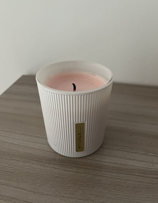 Rituals of Sakura świeca perfumowana zapachowa świeczka 140g