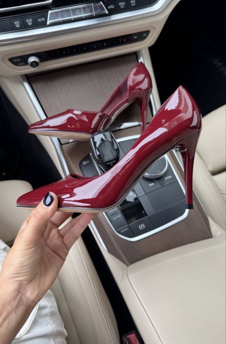 Туфлі 36 37 38 бордового кольору