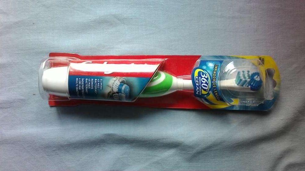 Escova de dentes colgate nova