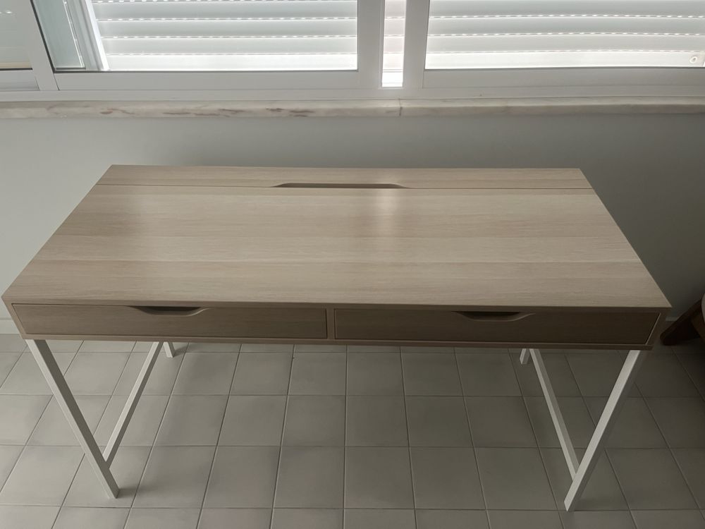 Secretaria IKEA modelo ALEX (132x58 cm)