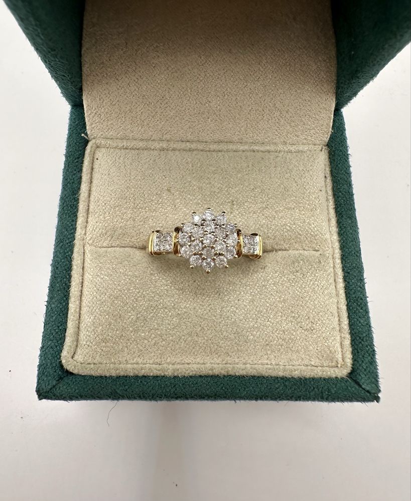 Złoty pierścionek z diamentami 0,50ct