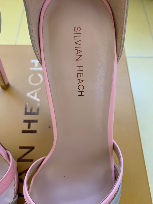 Продаю новые босоножки Silvian Heach