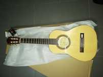 Guitarra clássica 1/2 castanha e kit para crianças