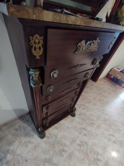 Móvel ornamentado