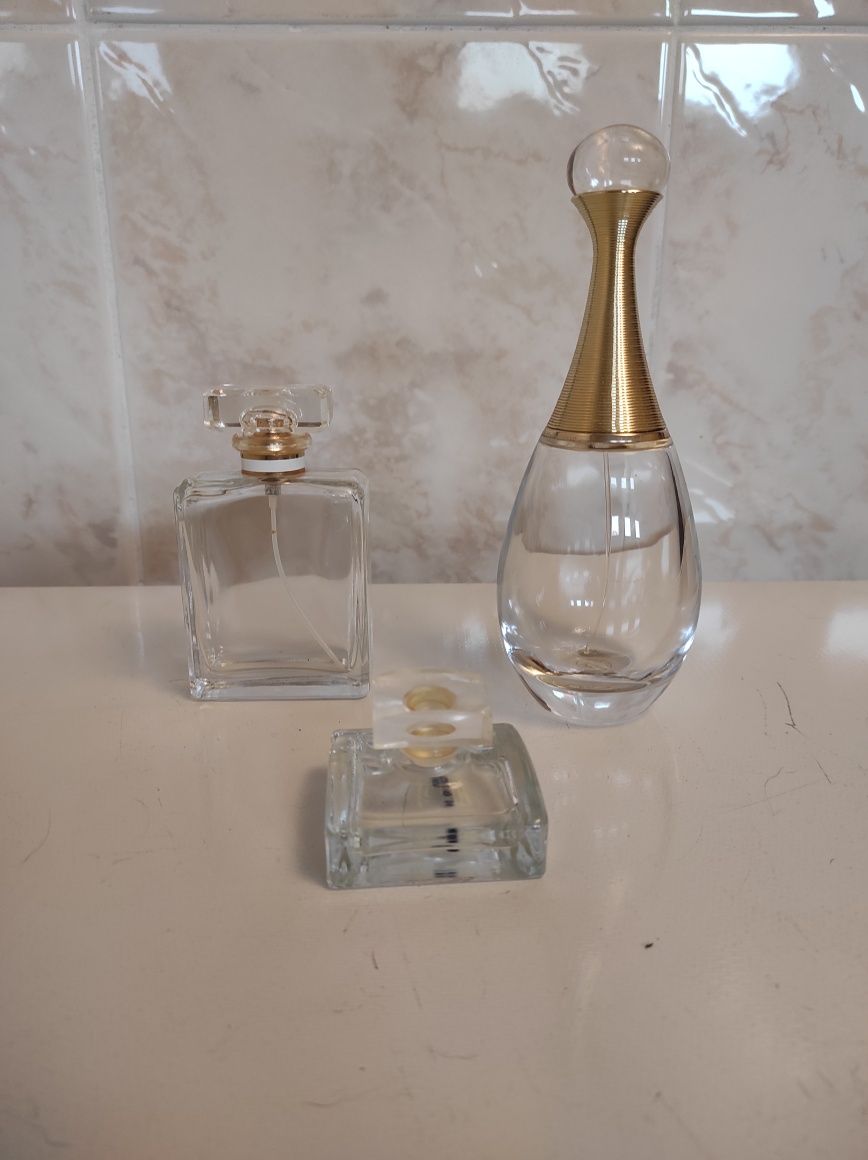 3 frascos de perfumes  de vidro