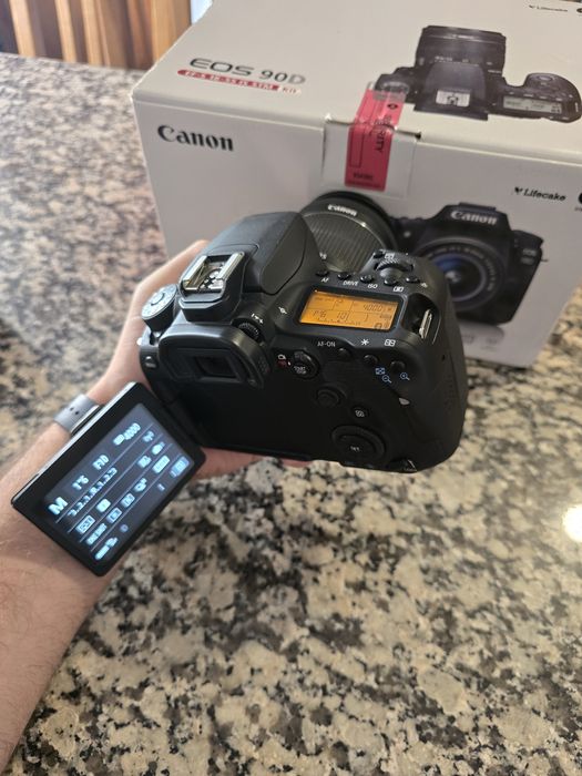 Canon 90D + 18-55mm 3.5-5.6 IS STM