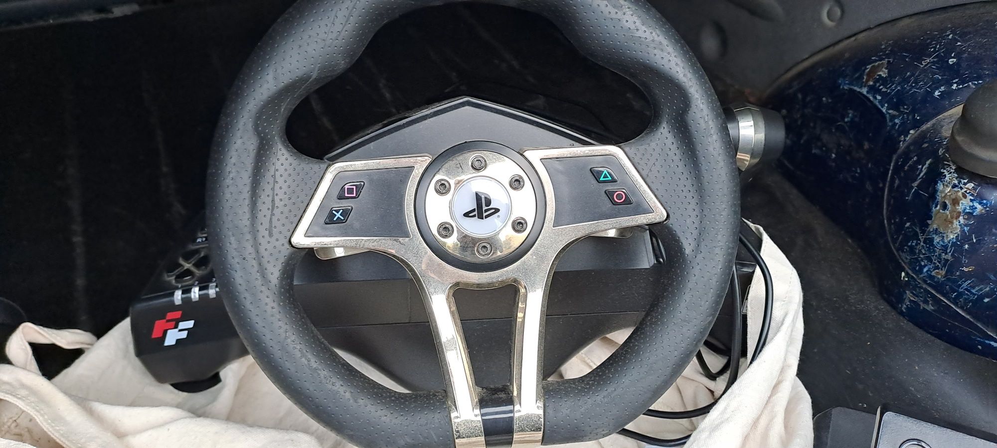Volante Playstation e pedais