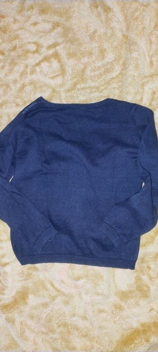 Granatowy sweterek