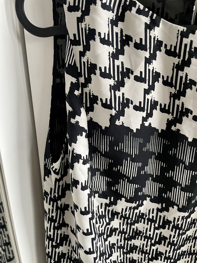 Zara basic klasyczna sukienka pepitka biała czarna xs
