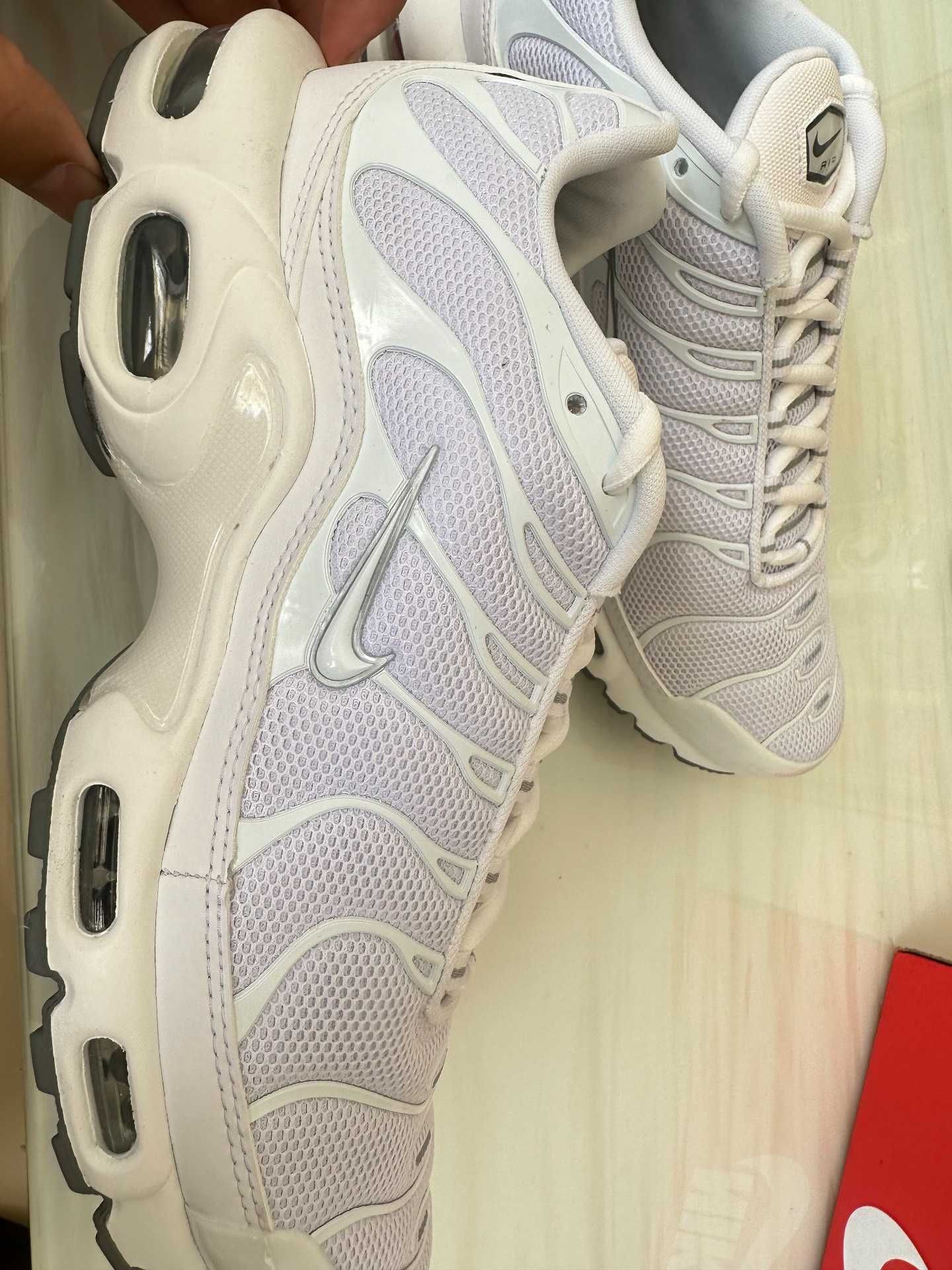 Białe/Butydamskiemęskie Nike Air Max Plus EU.38