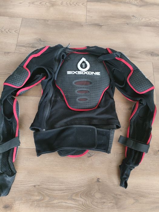 Zbroja sixsixone