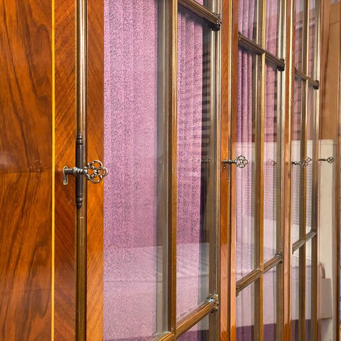 Barokowa szafa pięciodrzwiowa z witryną, intarsje, połysk