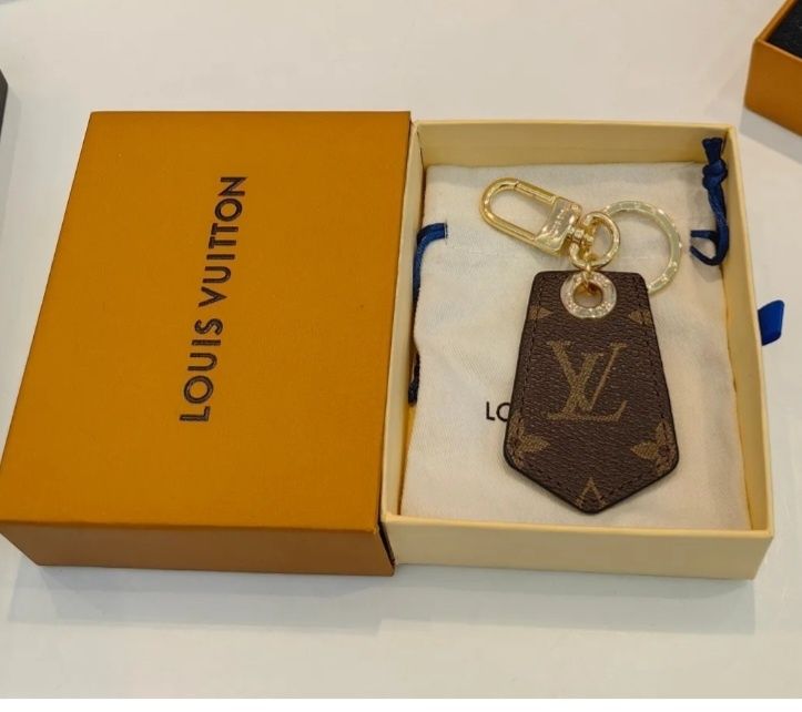 Brylok bryloczyk Louis Vuitton 220417