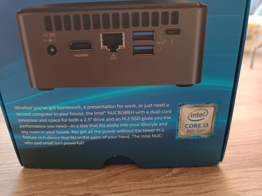 Intel NUC 8 core i3