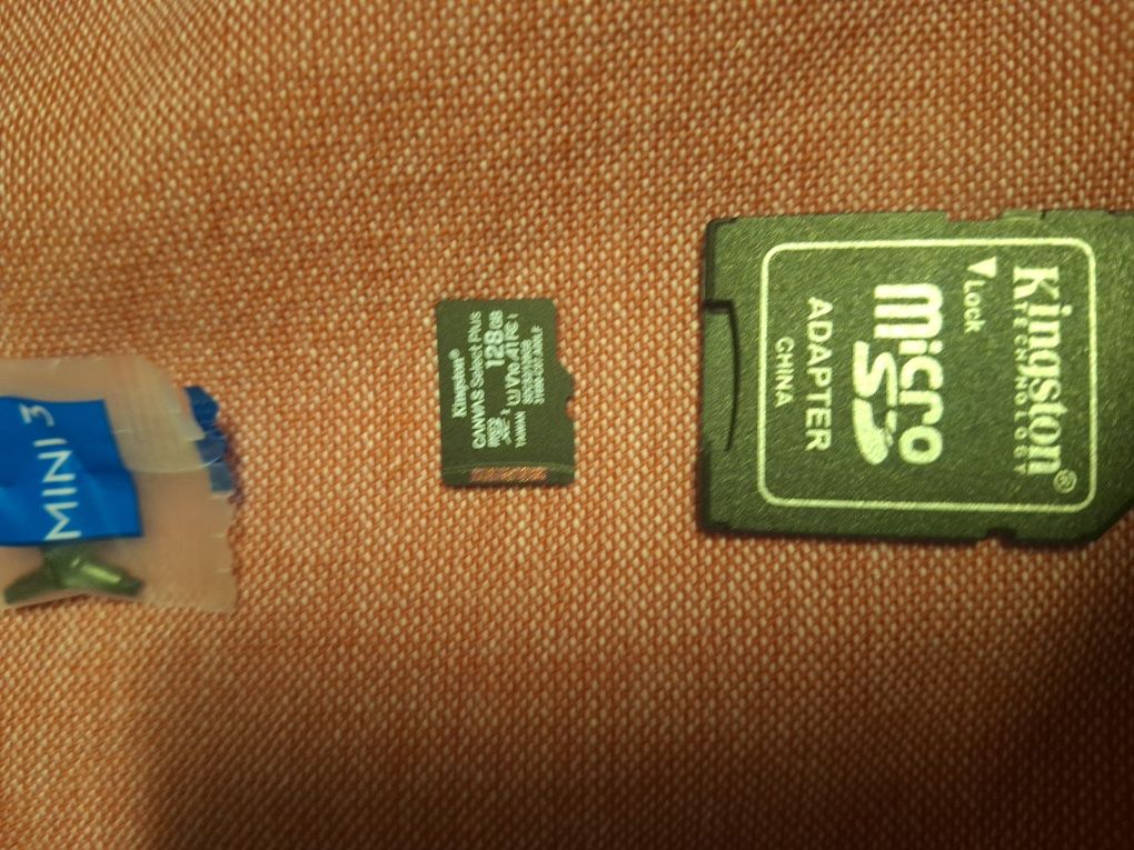 DJI Mini 3 Komplet z kontrolerem kartą 128GB, torbą, zapasowym śmigłem
