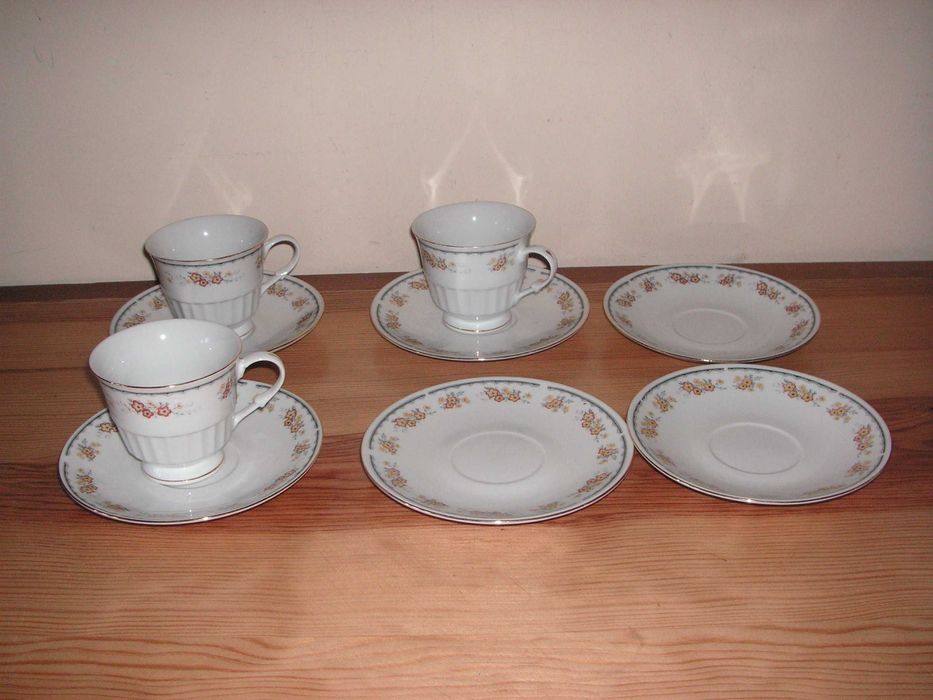 Porcelana Chinesa - Chávenas Chá e Pires, Canecas com Infusor de Chá