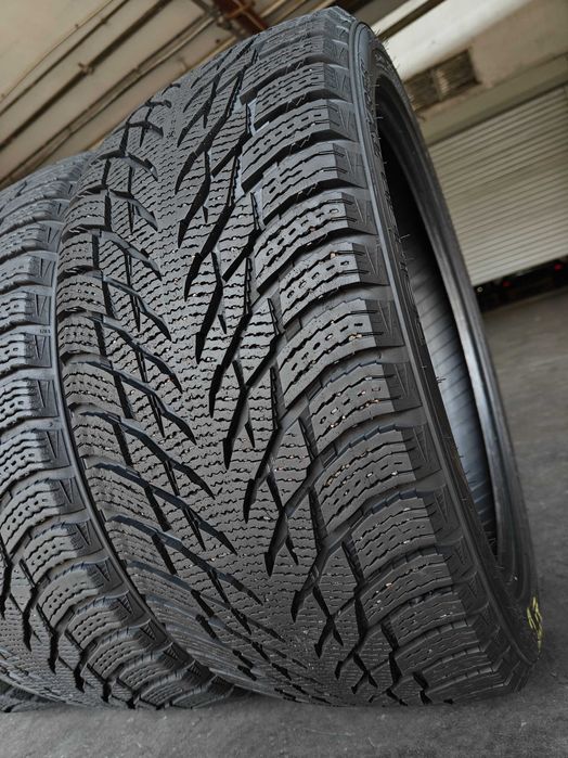 R18 235 40 шини фінки зимові Nokian HakkapeliittaR3 агресивні арктичні
