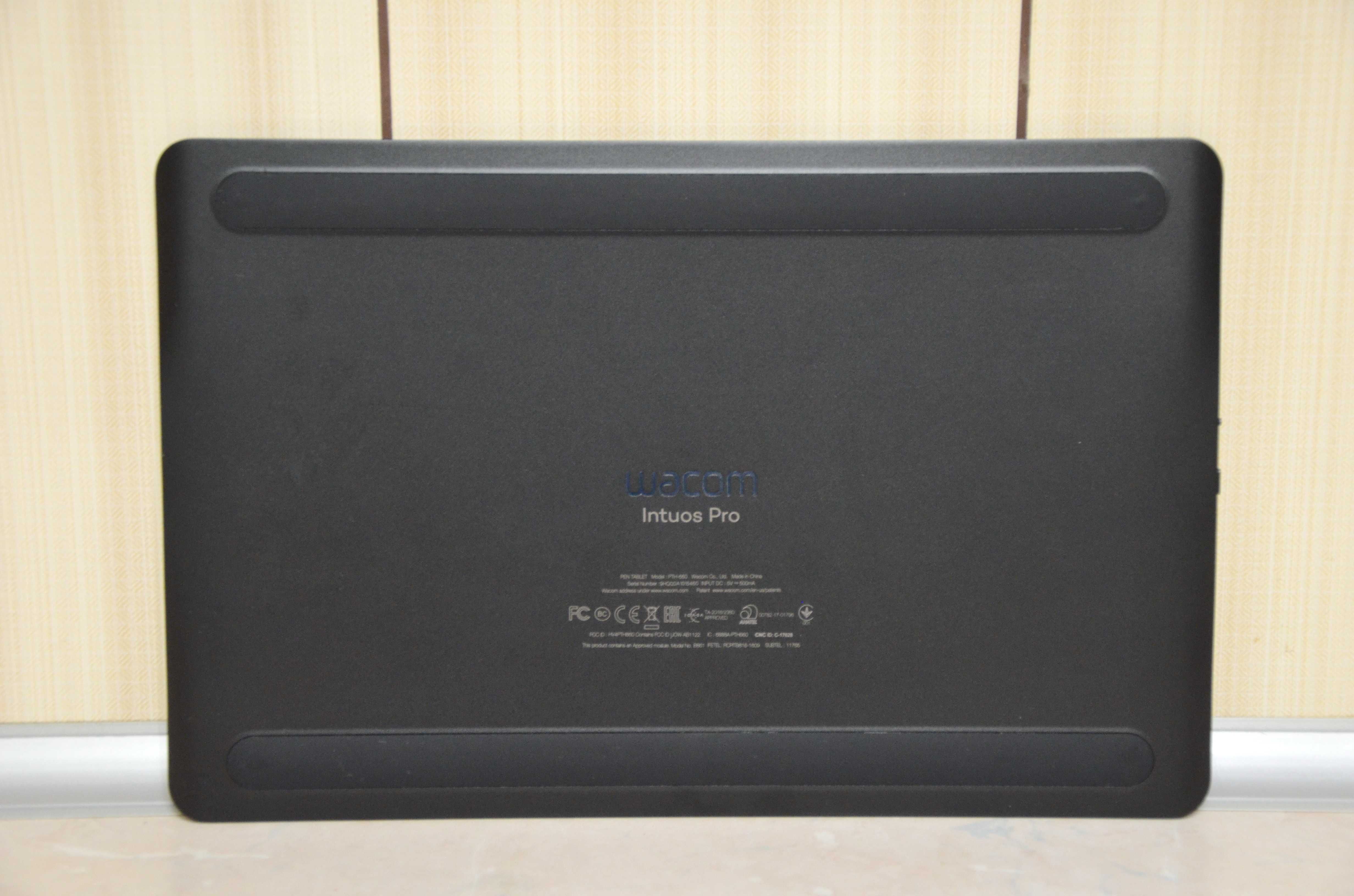 Графический планшет Wacom Intuos Pro M (PTH-660-N)