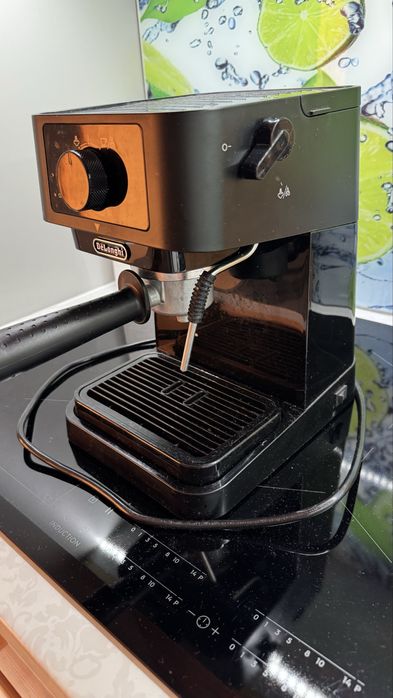 Ekspres ciśnieniowy kolbowy DeLonghi Stilosa EC 230.BK