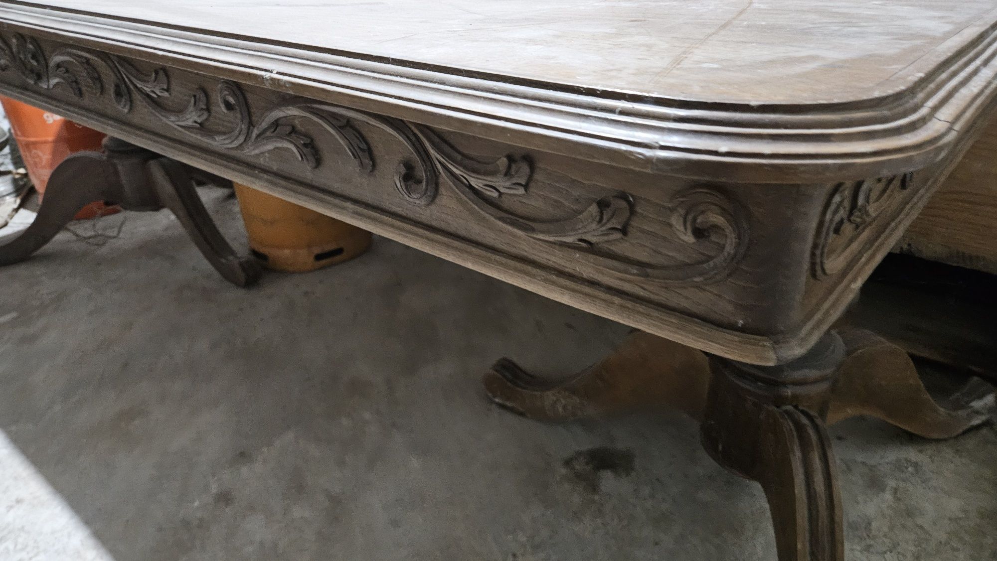 Mesa Vintage em Madeira Maciça com 8 Cadeiras