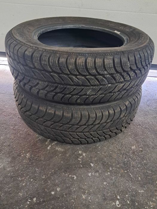 Opony zimowe 2 sztuki 195/65 r 15 debica frigo 2022r