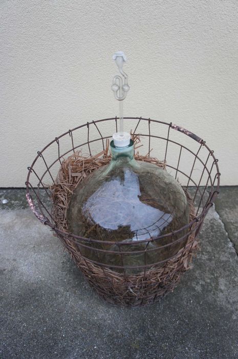 Butla na wino 25l.  z korkiem i rurką do fermentacji.