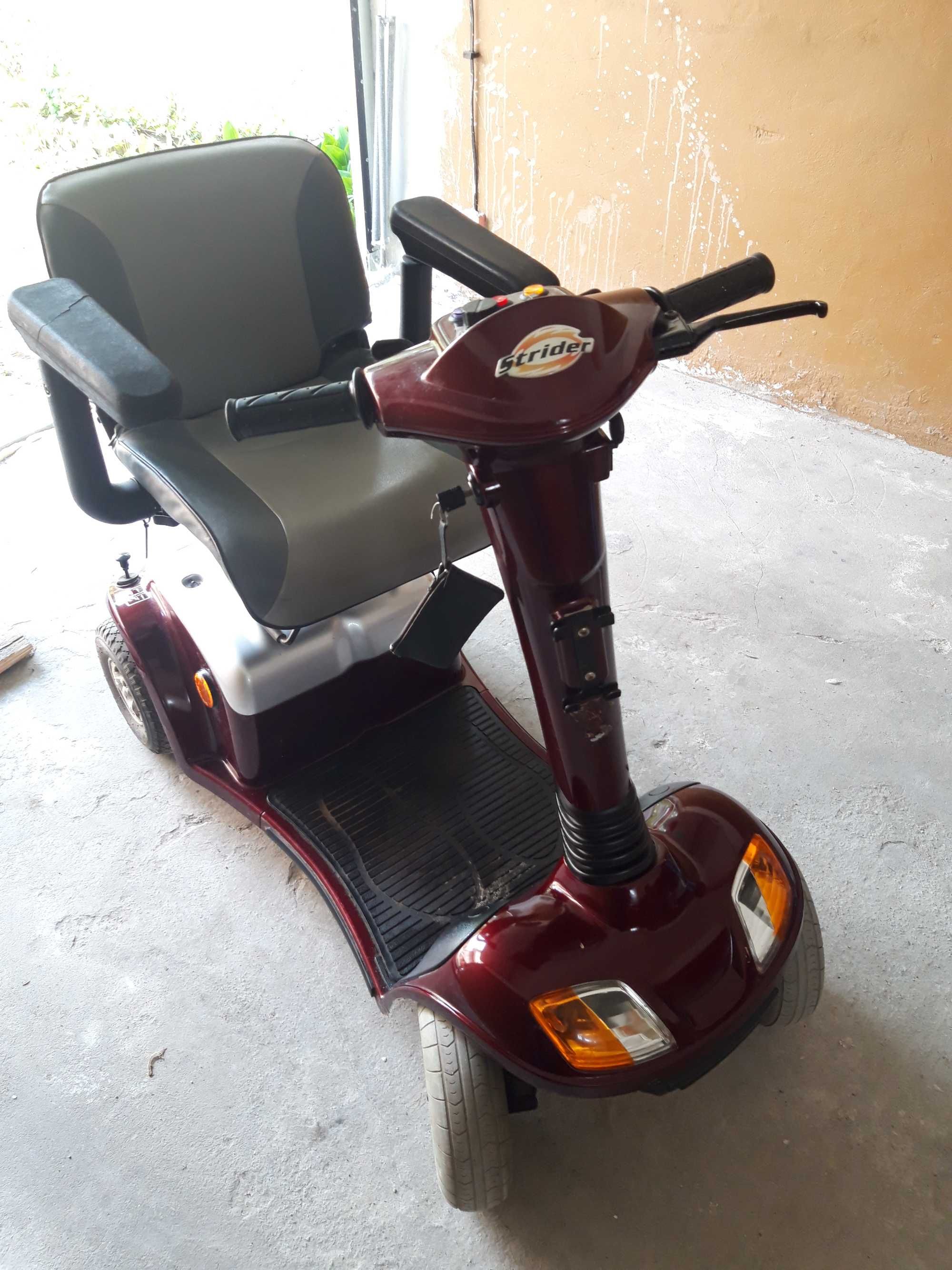 Czterokołowy skuter elektryczny dla seniora