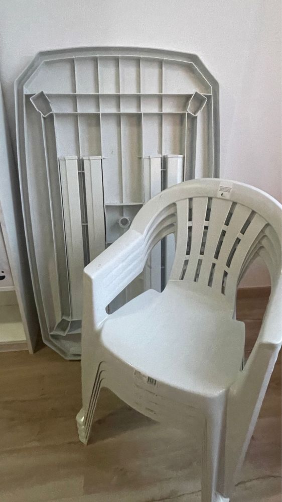 Conjunto mesa + 4 cadeiras