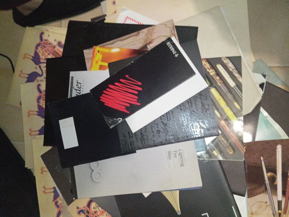 Lote de revistas da Zippo e Parker