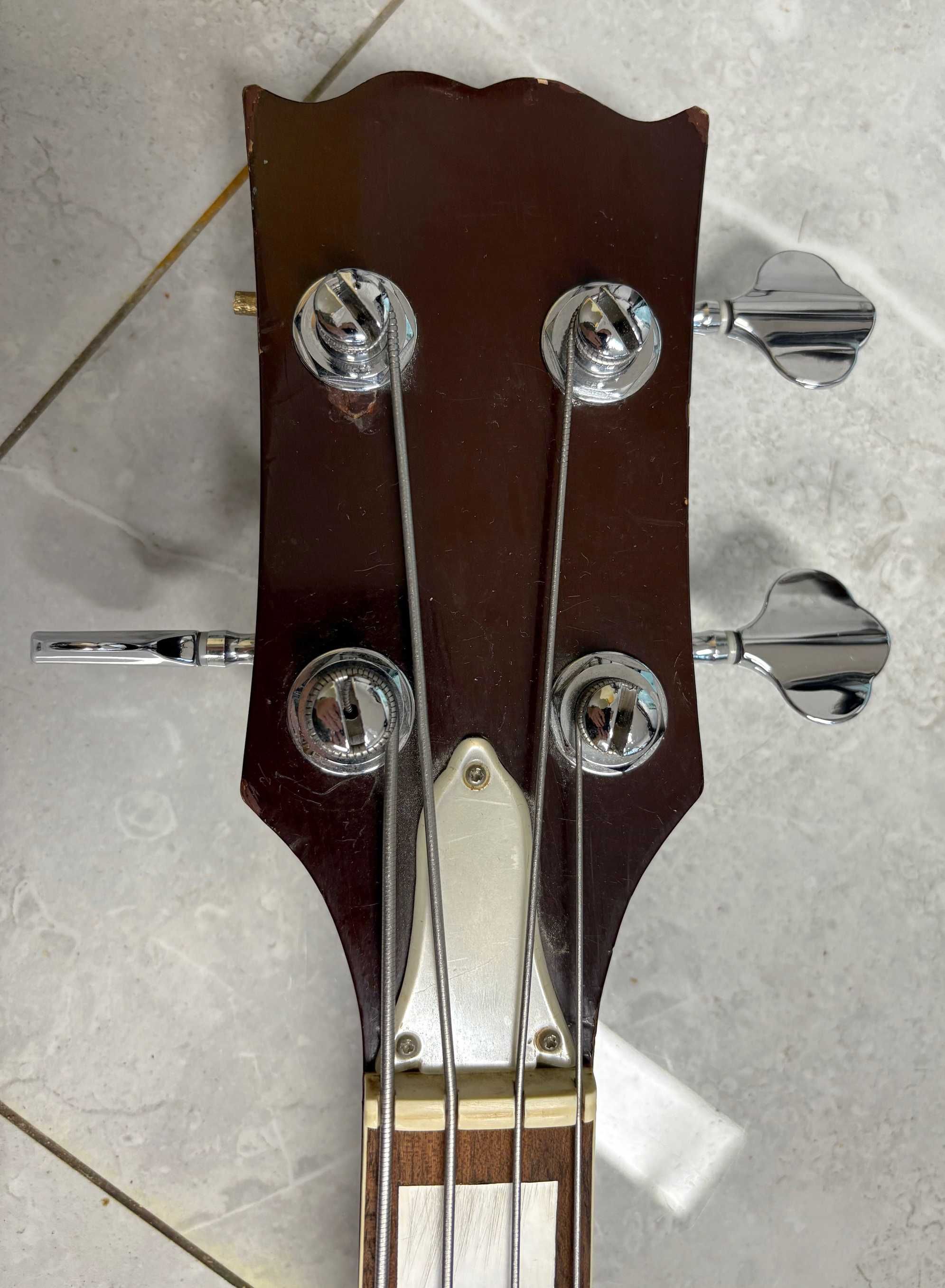 Gitara basowa do małej negocjacji