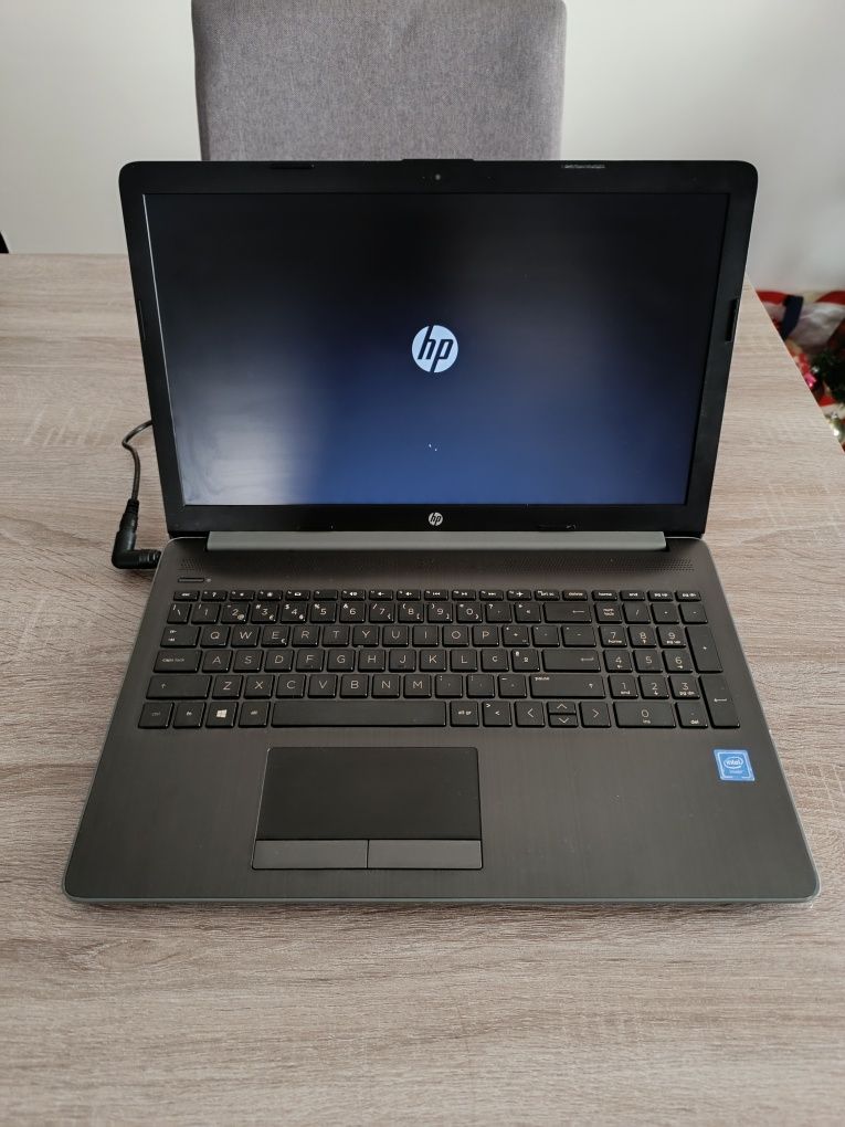 Portátil HP 15,6" impecável a funcionar bem