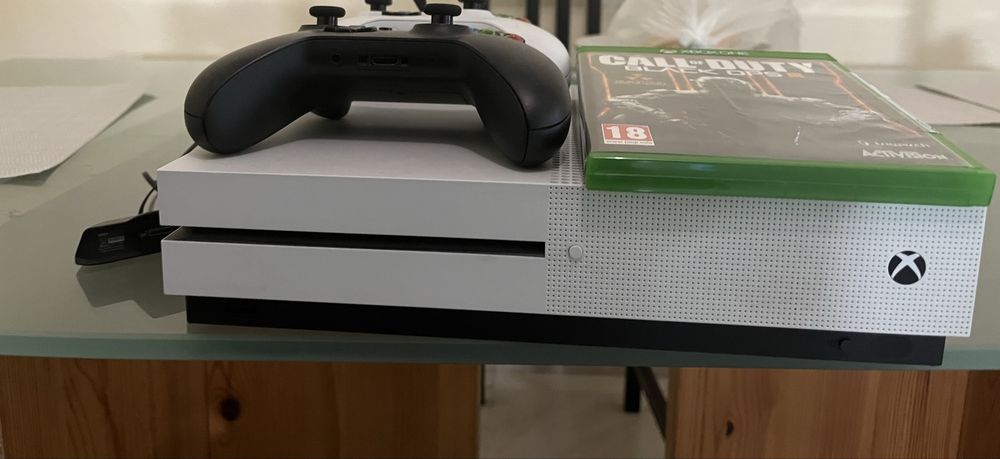 Xbox One S usada