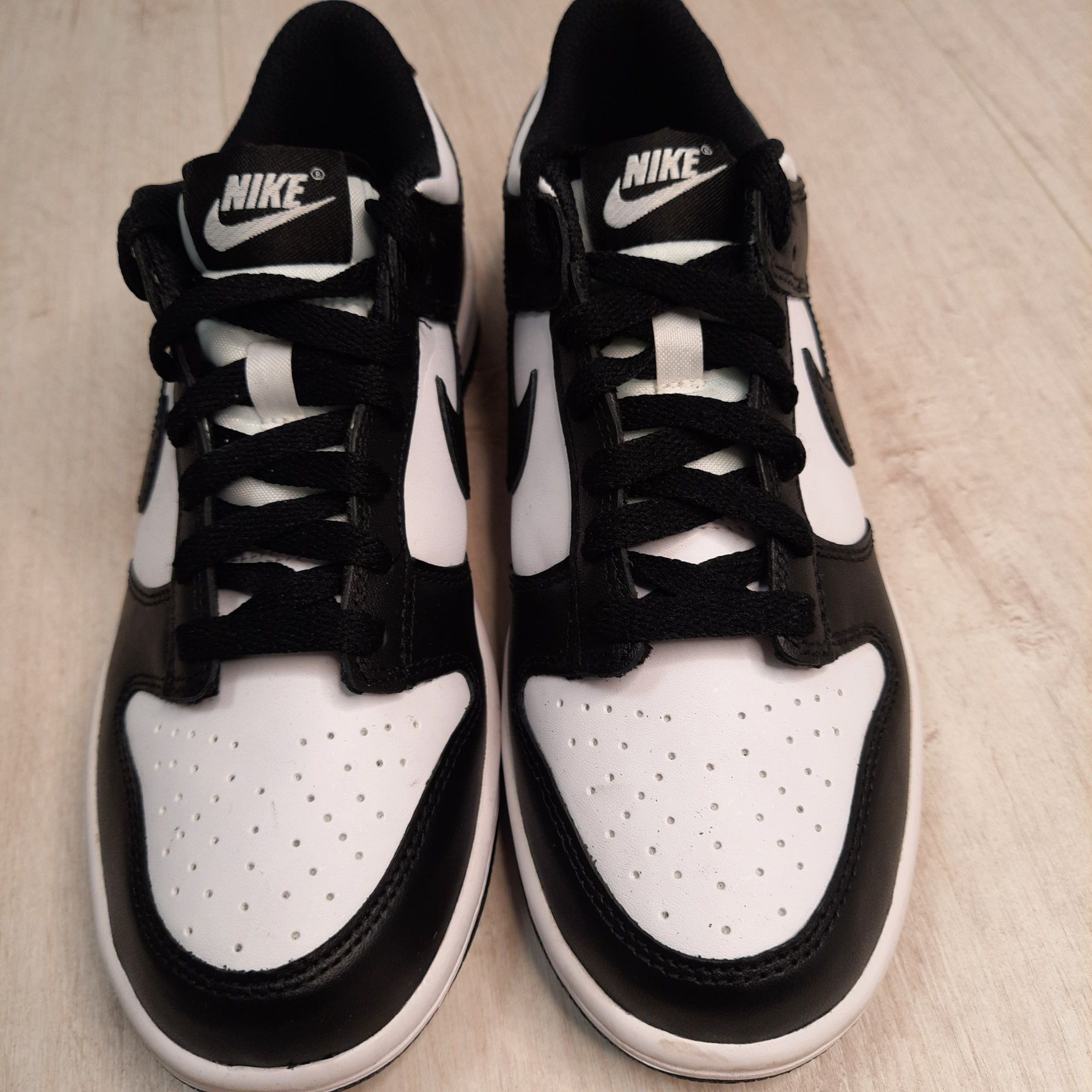 Оригінальні жіночі кросівки Nike Dunk Low Retro White Black (Gs) (CW15